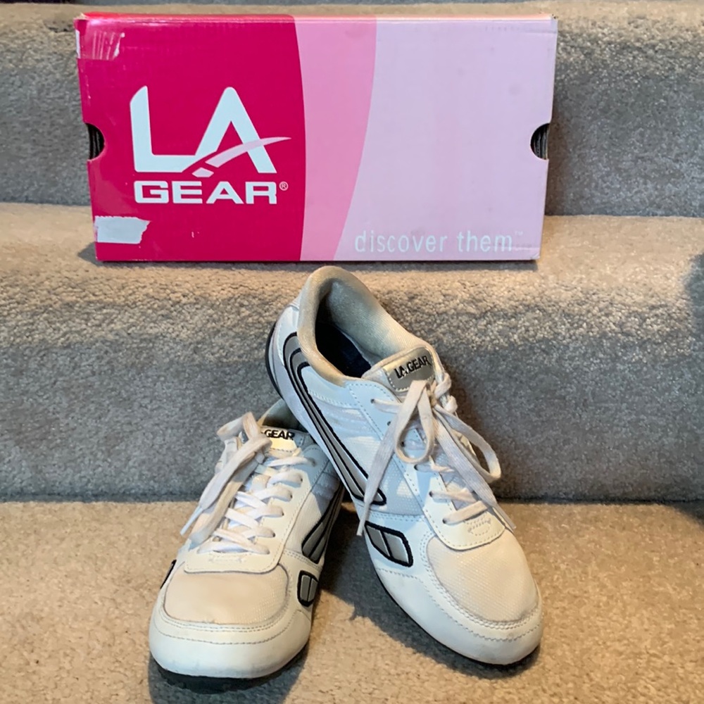 Awesome pair of LA Gear black/white jogger shoes. Size 7 1/2. Gently worn.